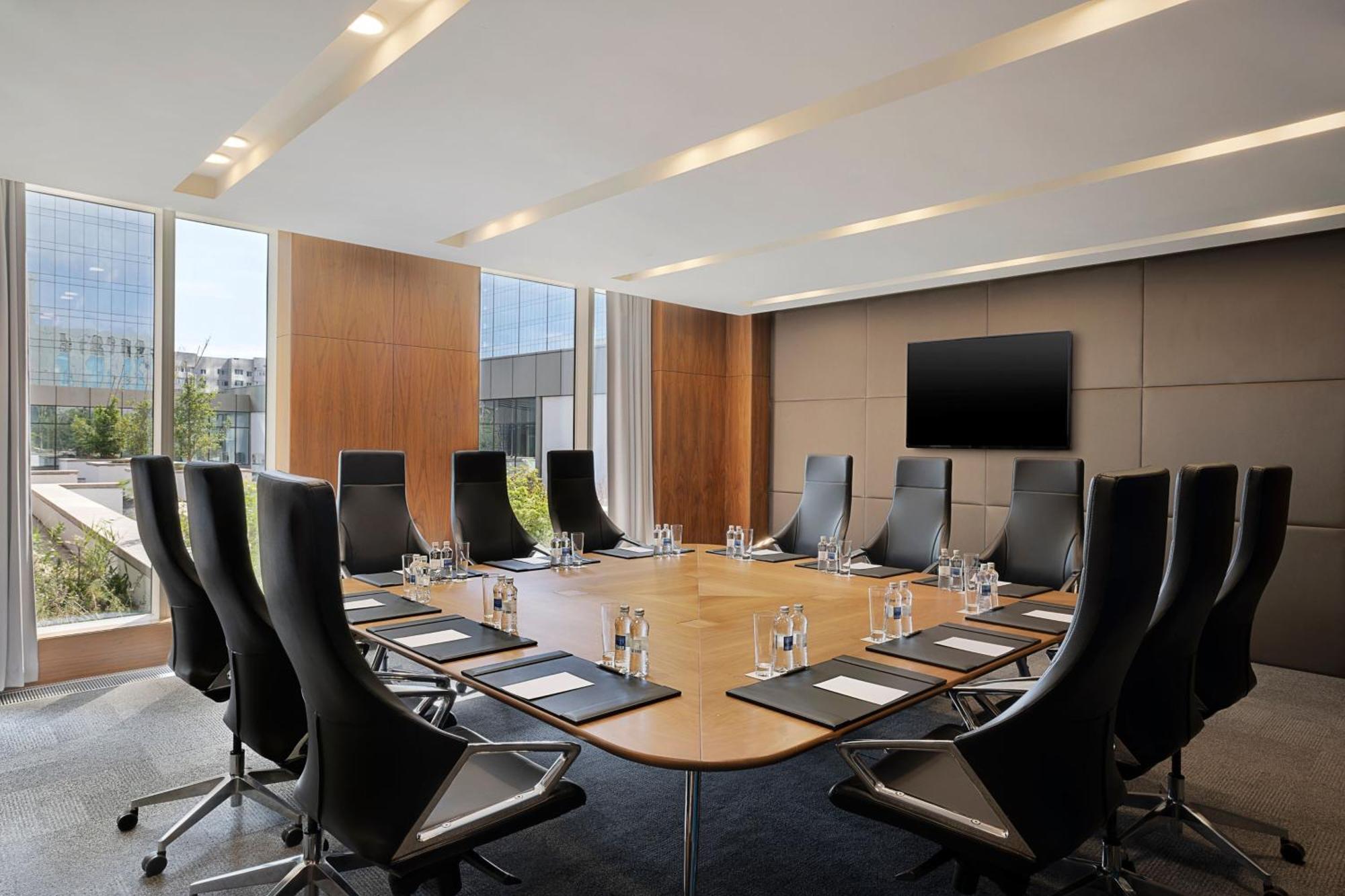 努尔苏丹喜来登酒店 阿斯坦纳 外观 照片 Boardroom at the Westin Hyderabad