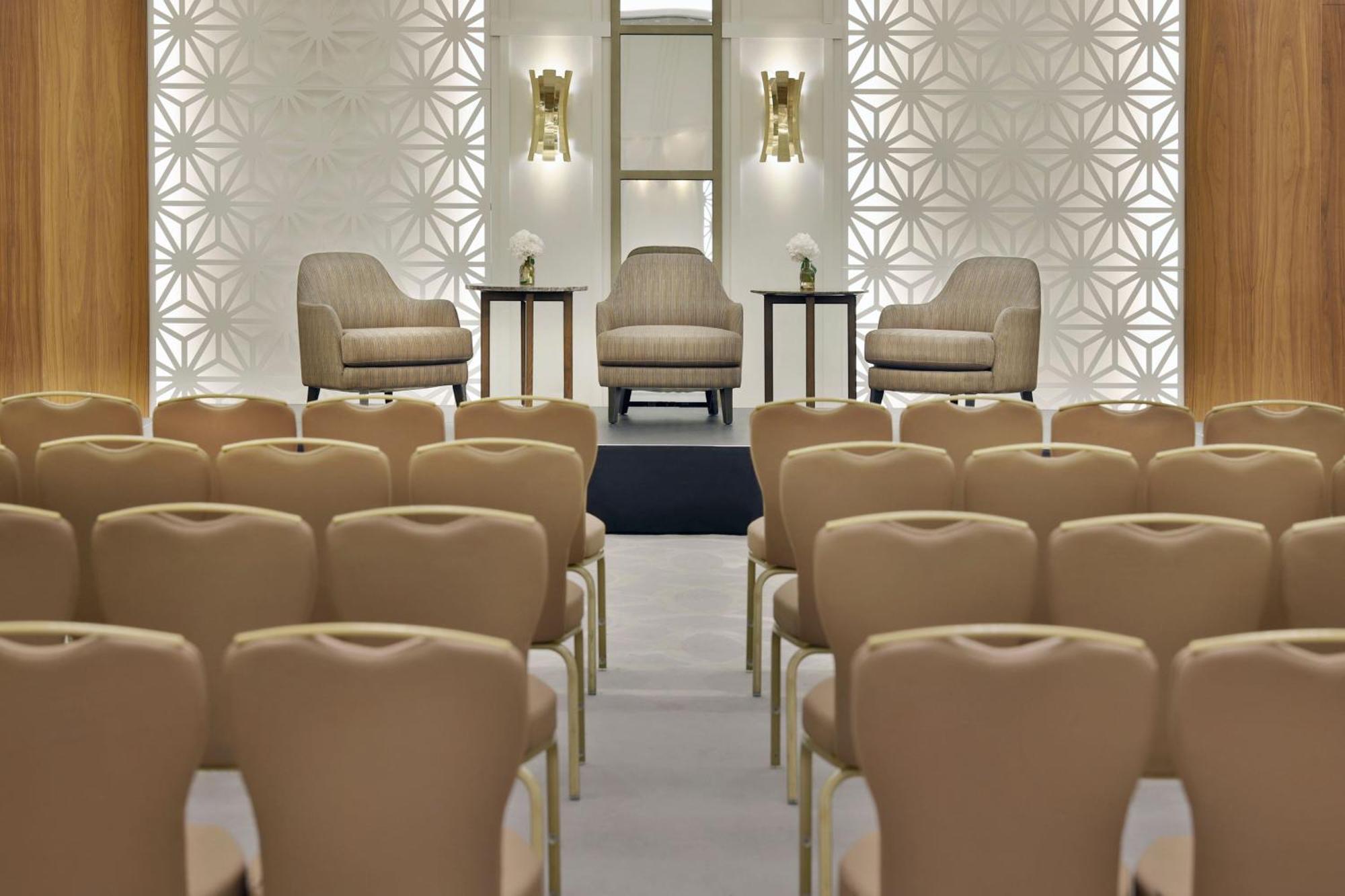 努尔苏丹喜来登酒店 阿斯坦纳 外观 照片 The interior of the new synagogue