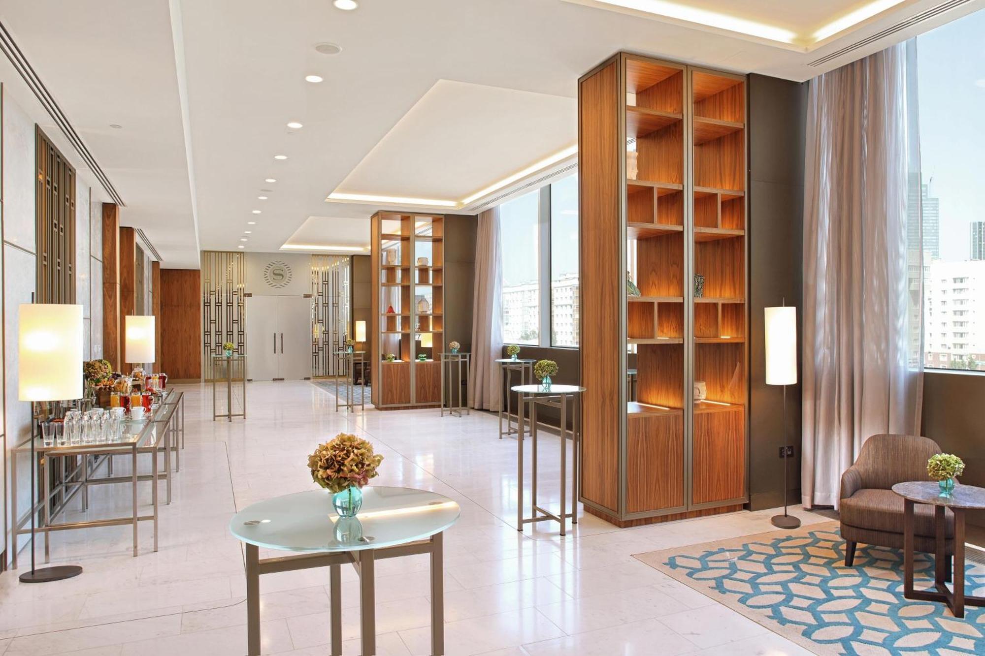 努尔苏丹喜来登酒店 阿斯坦纳 外观 照片 The lobby of the hotel
