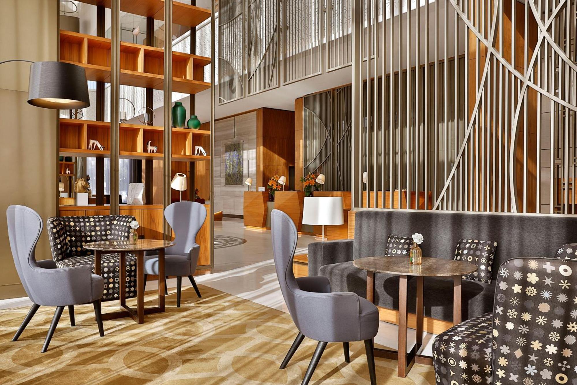 努尔苏丹喜来登酒店 阿斯坦纳 外观 照片 The lobby of the hotel