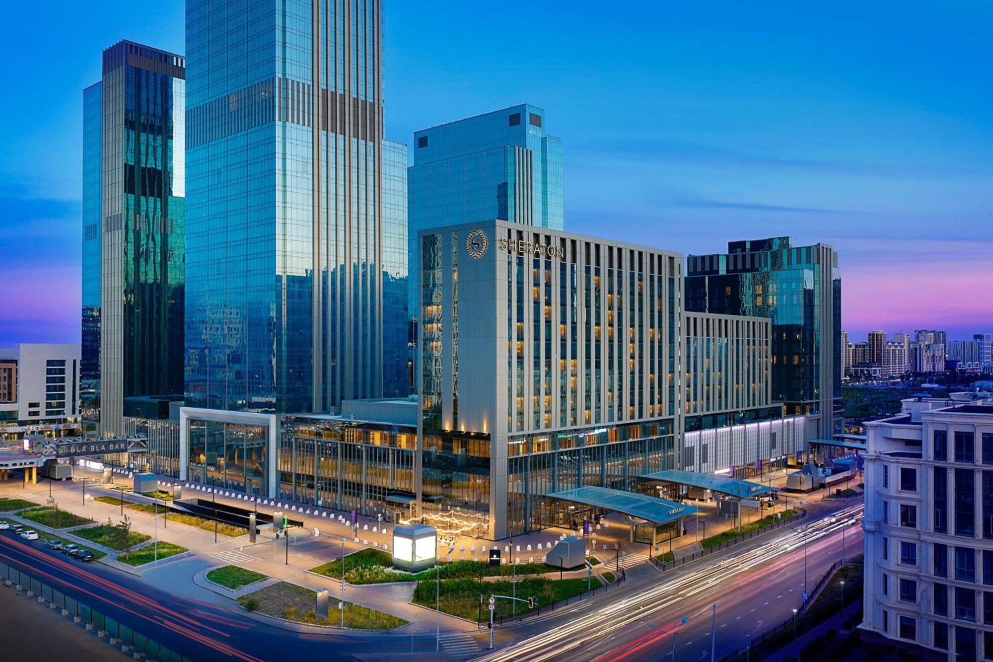 努尔苏丹喜来登酒店 阿斯坦纳 外观 照片 The complex at night