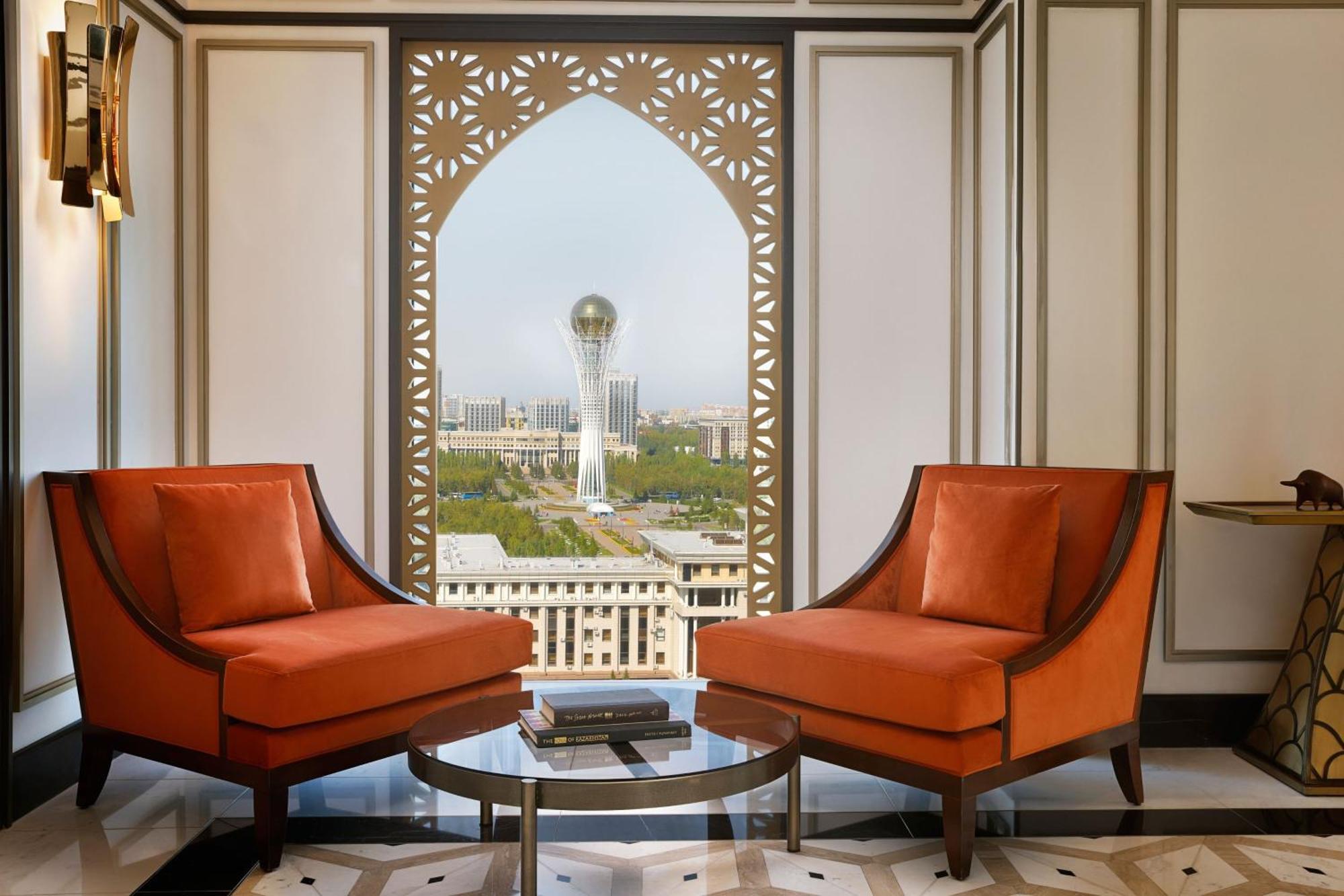 努尔苏丹喜来登酒店 阿斯坦纳 外观 照片 A view of the Bayt Al Mubarak from the hotel