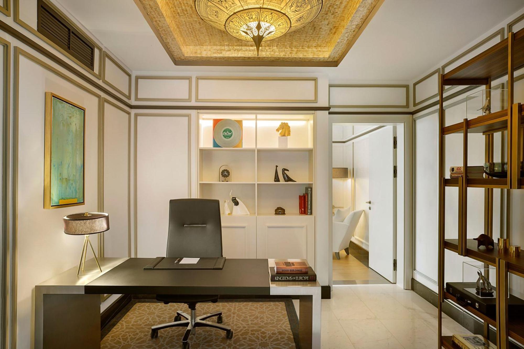 努尔苏丹喜来登酒店 阿斯坦纳 外观 照片 A private office at the Mandarin Oriental, Jakarta